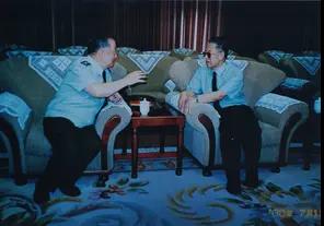 香港图库宝典的领导关怀.jpg